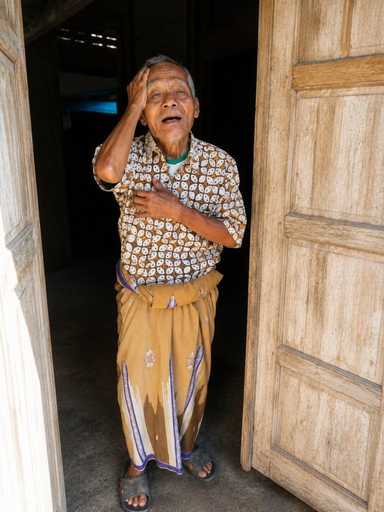 Mbah Sahal lansia dhuafa binaan donasibaju.id di Yogyakarta