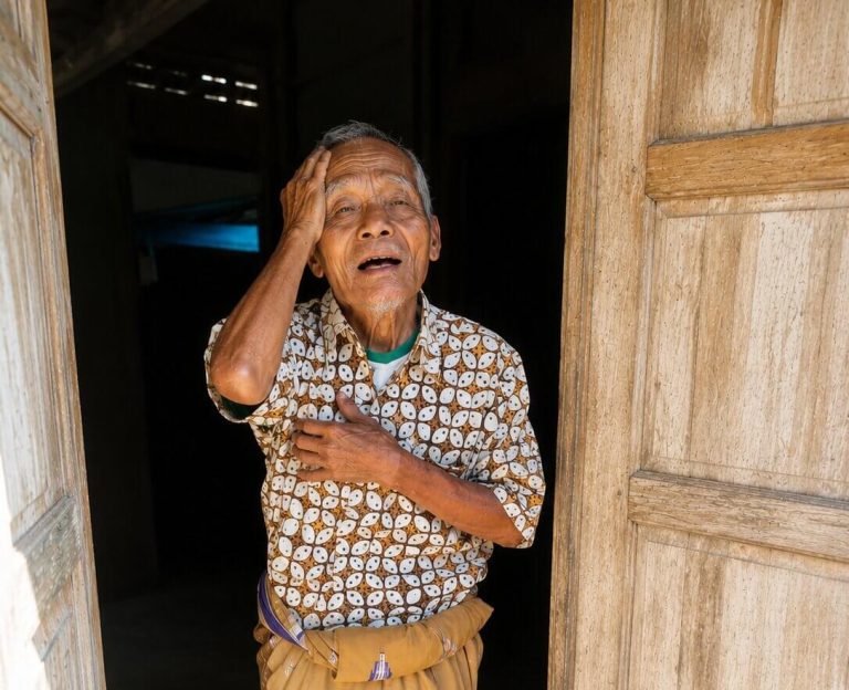 Mbah Sahal lansia dhuafa binaan donasibaju.id di Yogyakarta